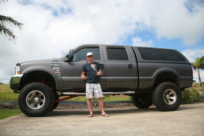 Surfer-Robby-Naish-vor-seinem-Ford-Truck-fotoshowBigImage-b83138f2-361021.jpg