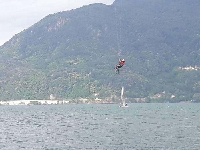 Gino prova il wingsurf Naish